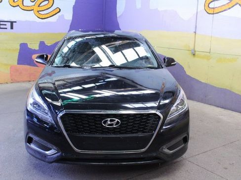 Used 2016 Hyundai Sonata SE image 3