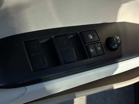 Used 2022 Toyota Camry LE FWD image 13