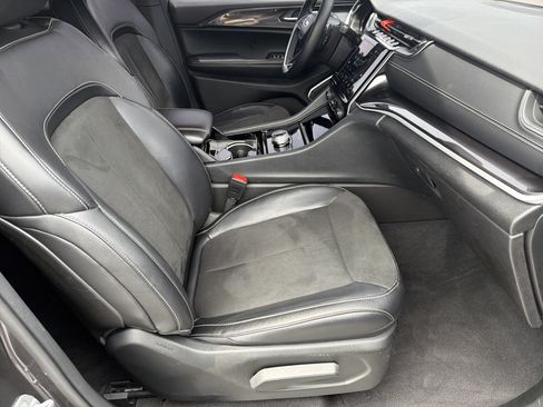 Used 2021 Jeep Grand Cherokee L Laredo RWD image 16