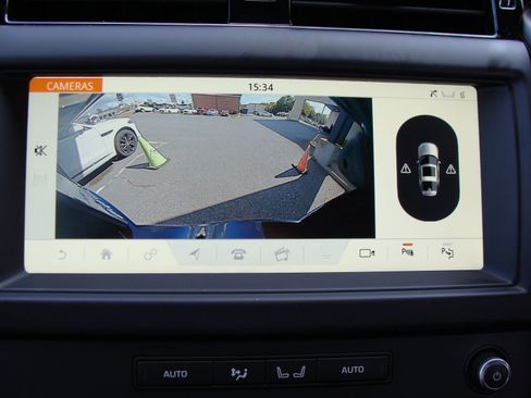 Used 2020 Land Rover Discovery Landmark image 25