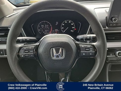Used 2023 Honda Pilot LX image 5
