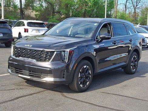 Certified 2025 Kia Sorento S image 2