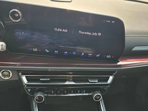 Used 2024 Chevrolet Traverse Z71 w/ Enhanced Driving Package AWD/4WD image 24