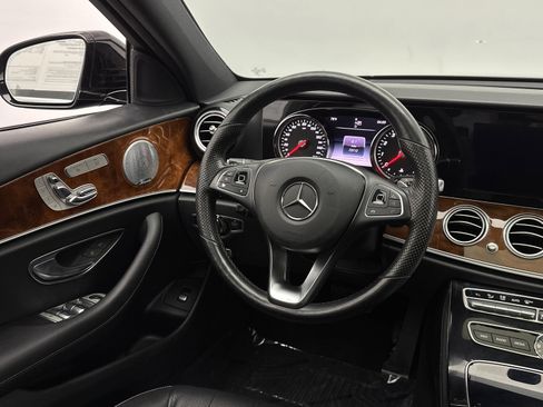 Used 2018 Mercedes-Benz E 400 4MATIC Sedan w/ Premium 1 Package image 28