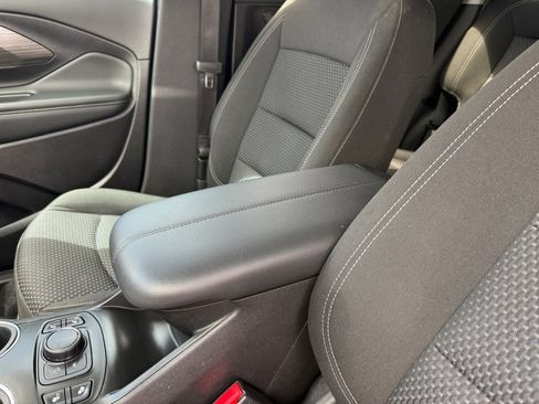 Used 2024 GMC Terrain SLE w/ Driver Convenience Package FWD image 14