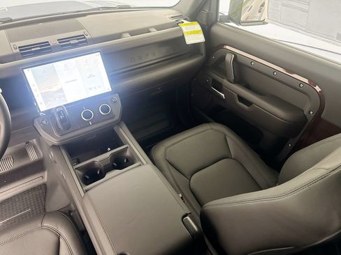 New 2026 Land Rover Defender 90 X-Dynamic SE AWD/4WD image 24