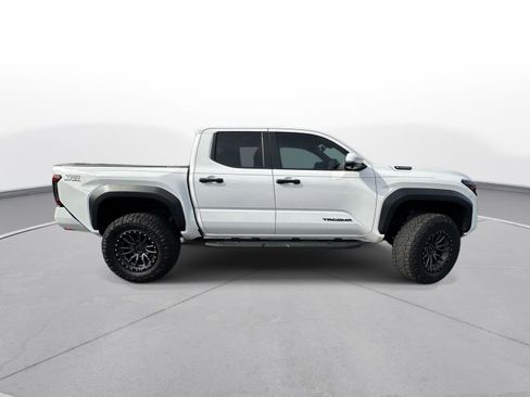 Used 2024 Toyota Tacoma TRD Off-Road w/ TRD Off Road Premium Package image 5