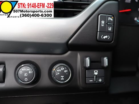 Used 2015 Chevrolet Suburban LTZ image 14