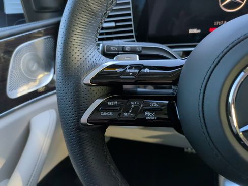 Used 2025 Mercedes-Benz GLS 450 4MATIC image 23