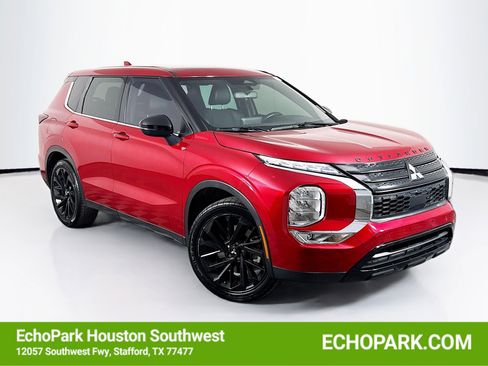 Used 2022 Mitsubishi Outlander SE image 1