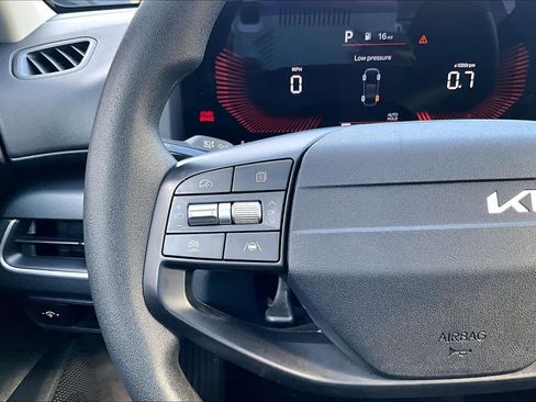 Used 2025 Kia K4 FWD image 23