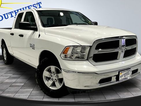 Used 2024 RAM 1500 Classic SLT AWD/4WD image 3