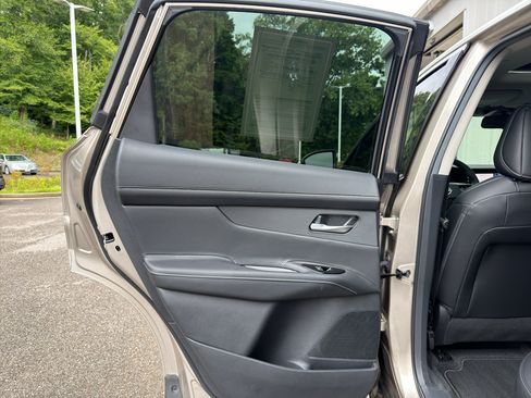 Used 2025 Nissan Murano SL AWD/4WD image 12