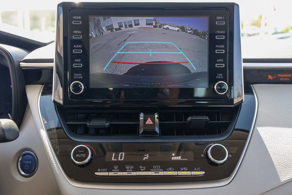 Used 2020 Toyota Corolla LE FWD image 29