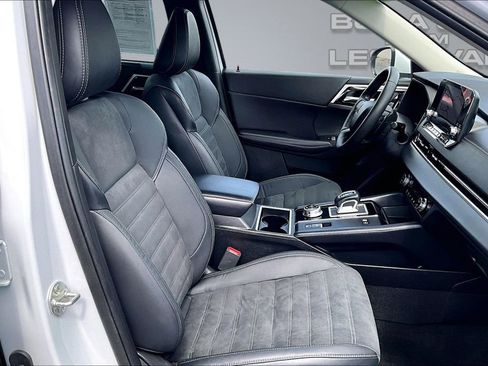 Used 2023 Mitsubishi Outlander 4WD Plug-In Hybrid image 7