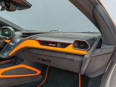 Used 2025 Lamborghini Revuelto AWD/4WD image 65