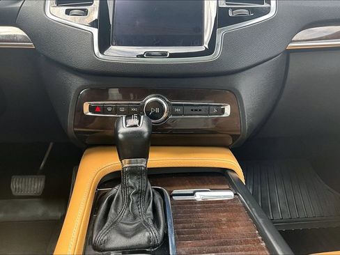 Used 2017 Volvo XC90 T6 Momentum w/ Vision Package image 42