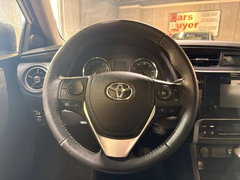 Used 2018 Toyota Corolla SE FWD image 15