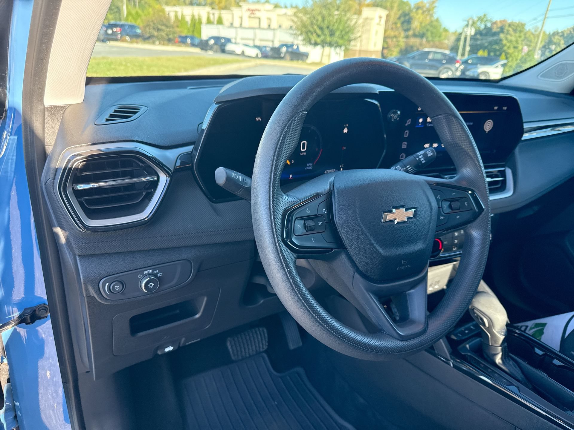 Used 2024 Chevrolet TrailBlazer LT w/ Driver Confidence Package FWD image 34