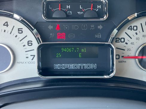 Used 2011 Ford Expedition XLT image 26