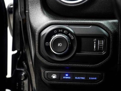 Used 2023 Jeep Wrangler Unlimited Sahara w/ Cold Weather Group AWD/4WD image 32