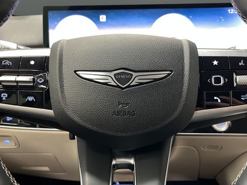 Used 2026 Genesis GV70 2.5T Advanced AWD/4WD image 16