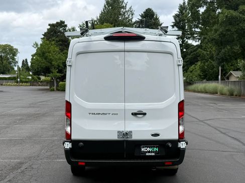 Used 2024 Ford Transit 250 148 Medium Roof RWD image 5
