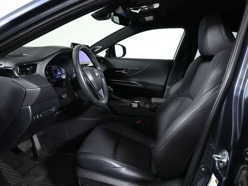 Used 2024 Toyota Venza XLE AWD/4WD image 3