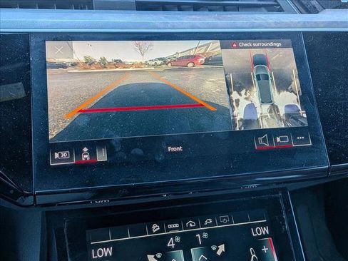 Used 2022 Audi e-tron Premium w/ Convenience Plus Package image 9