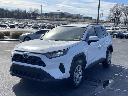 Used 2021 Toyota RAV4 LE FWD image 3