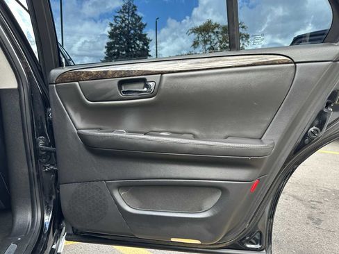 Used 2011 Cadillac DTS Limousine image 38