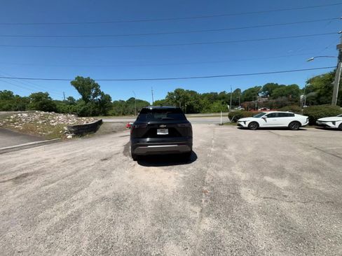 Used 2025 Chevrolet Equinox LT FWD image 16
