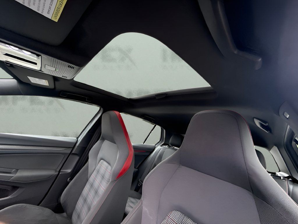 Used 2022 Volkswagen GTI SE FWD image 10