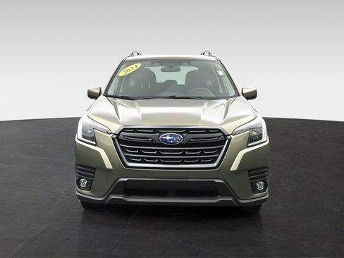 Used 2024 Subaru Forester Premium AWD/4WD image 3
