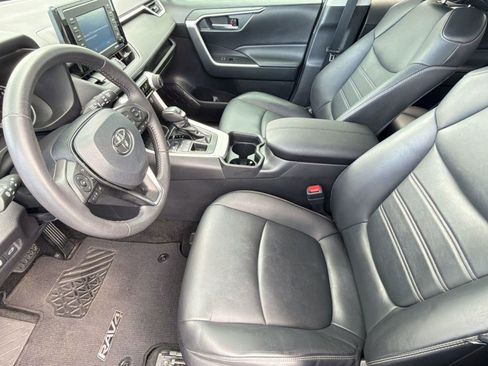 Used 2021 Toyota RAV4 XLE Premium AWD/4WD image 5