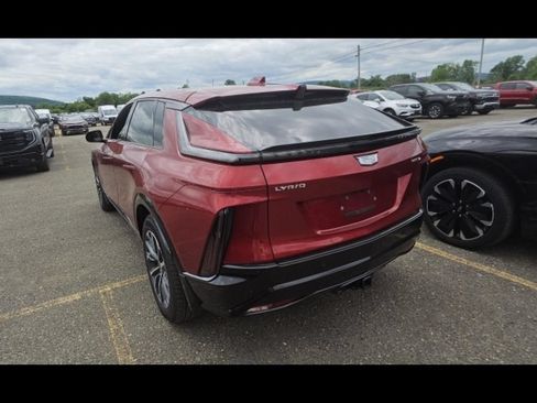 Used 2024 Cadillac Lyriq Sport AWD/4WD image 6