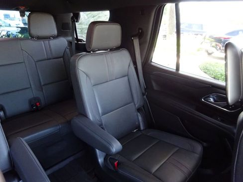 Used 2021 Chevrolet Tahoe RST w/ Luxury Package AWD/4WD image 17