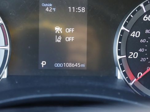 Used 2020 Toyota Highlander L image 29