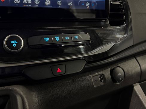 Used 2023 Ford Transit 350 XLT image 18