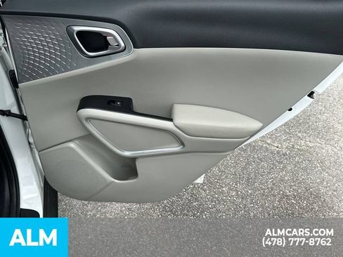 Used 2025 Kia Soul LX w/ LX Technology Package FWD image 18