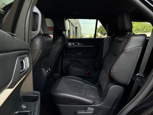 Used 2025 Ford Explorer ST AWD/4WD image 12