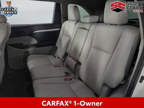 Used 2017 Toyota Highlander LE FWD image 17