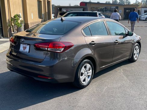 Used 2017 Kia Forte LX FWD image 4