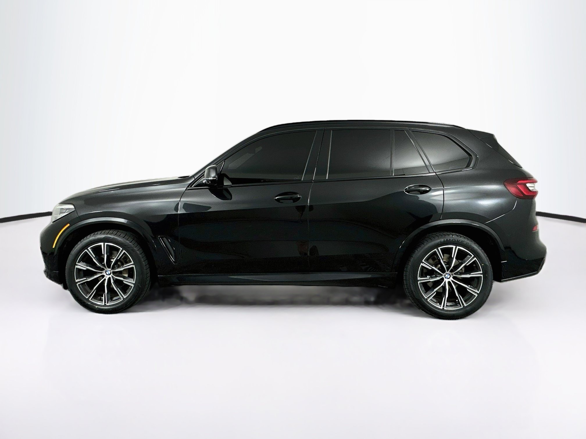 Used 2022 BMW X5 xDrive40i w/ M Sport Package AWD/4WD image 4