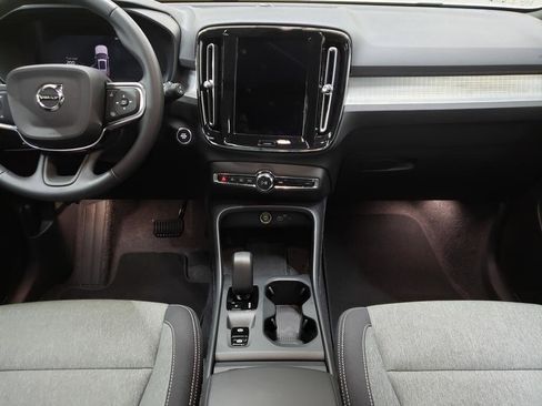 New 2026 Volvo XC40 B5 Core w/ Climate Package image 9