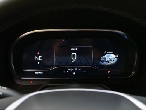 Used 2024 GMC Yukon XL SLT w/ SLT Luxury Package image 8