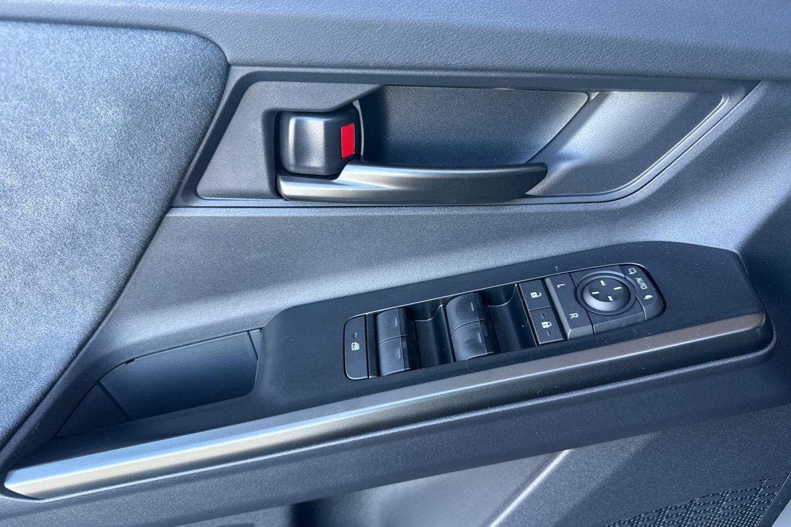 New 2026 Toyota C-HR AWD/4WD image 10