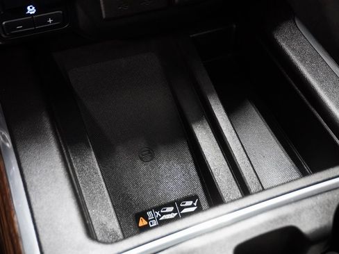 Used 2022 Chevrolet Silverado 1500 High Country w/ Technology Package image 36