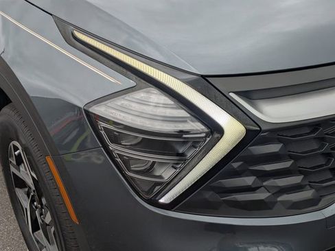 Used 2025 Kia Sportage LX AWD/4WD image 9