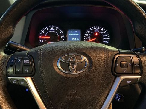 Used 2016 Toyota Sienna LE image 15